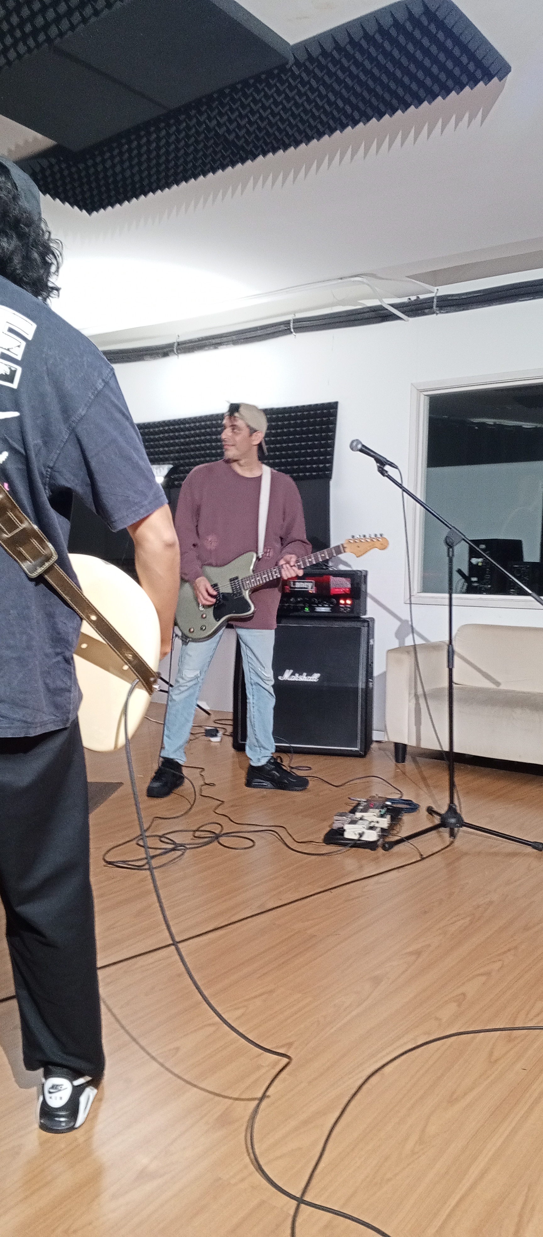 MADDAME... studio session — guitarist