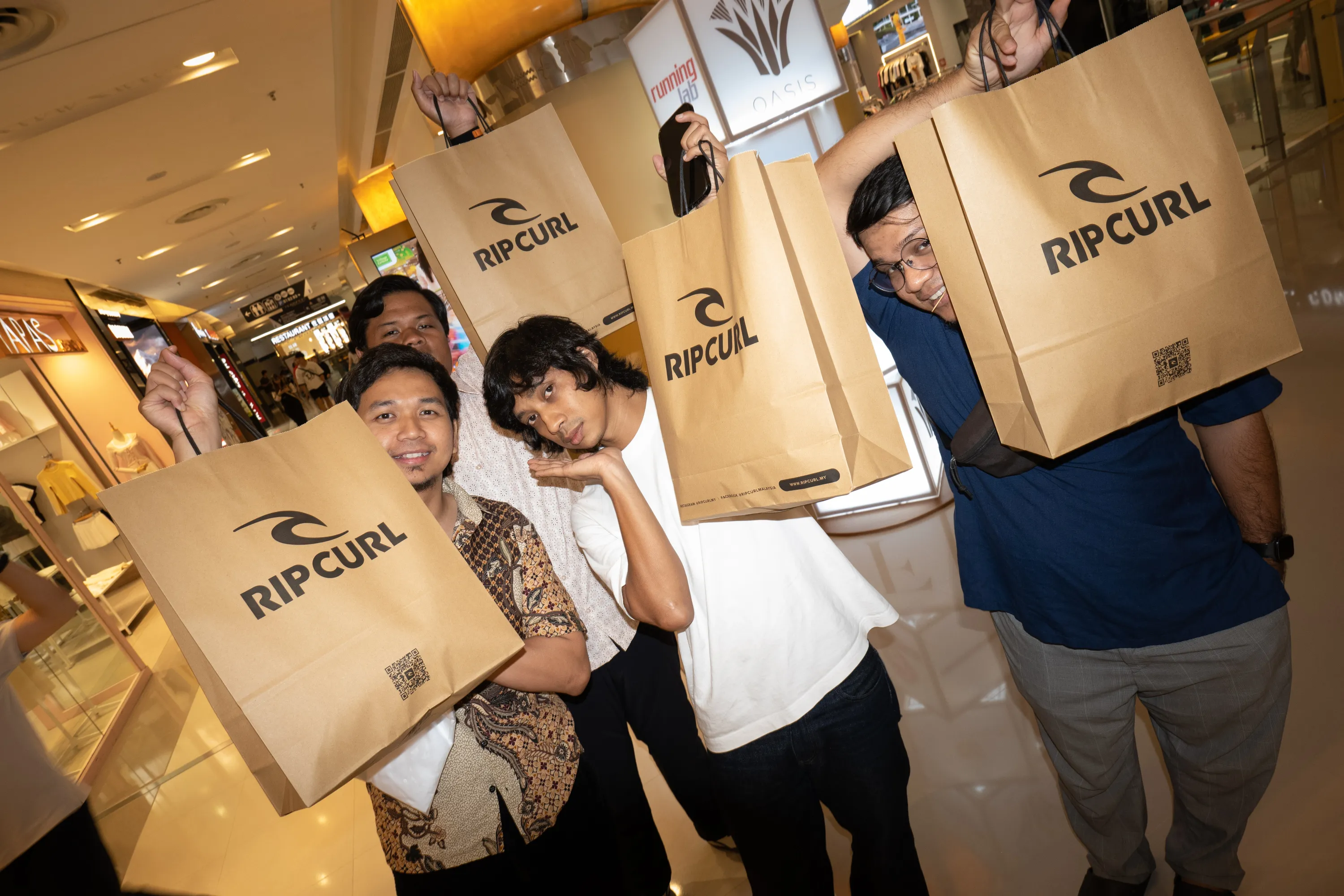 ZÜ, Quint and Pasca Sini with Rip Curl bags